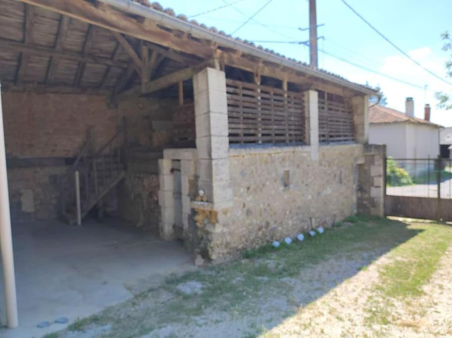 Maison De Campagne, Bulle De Verdure Montbron Esterno foto