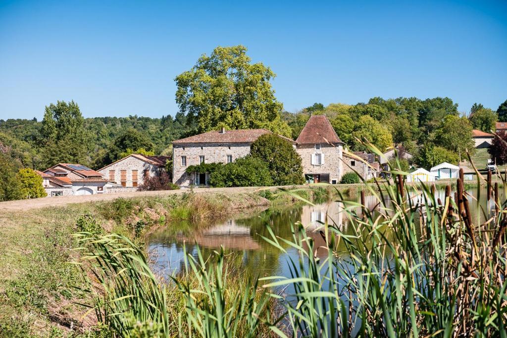 Maison De Campagne, Bulle De Verdure Montbron Esterno foto